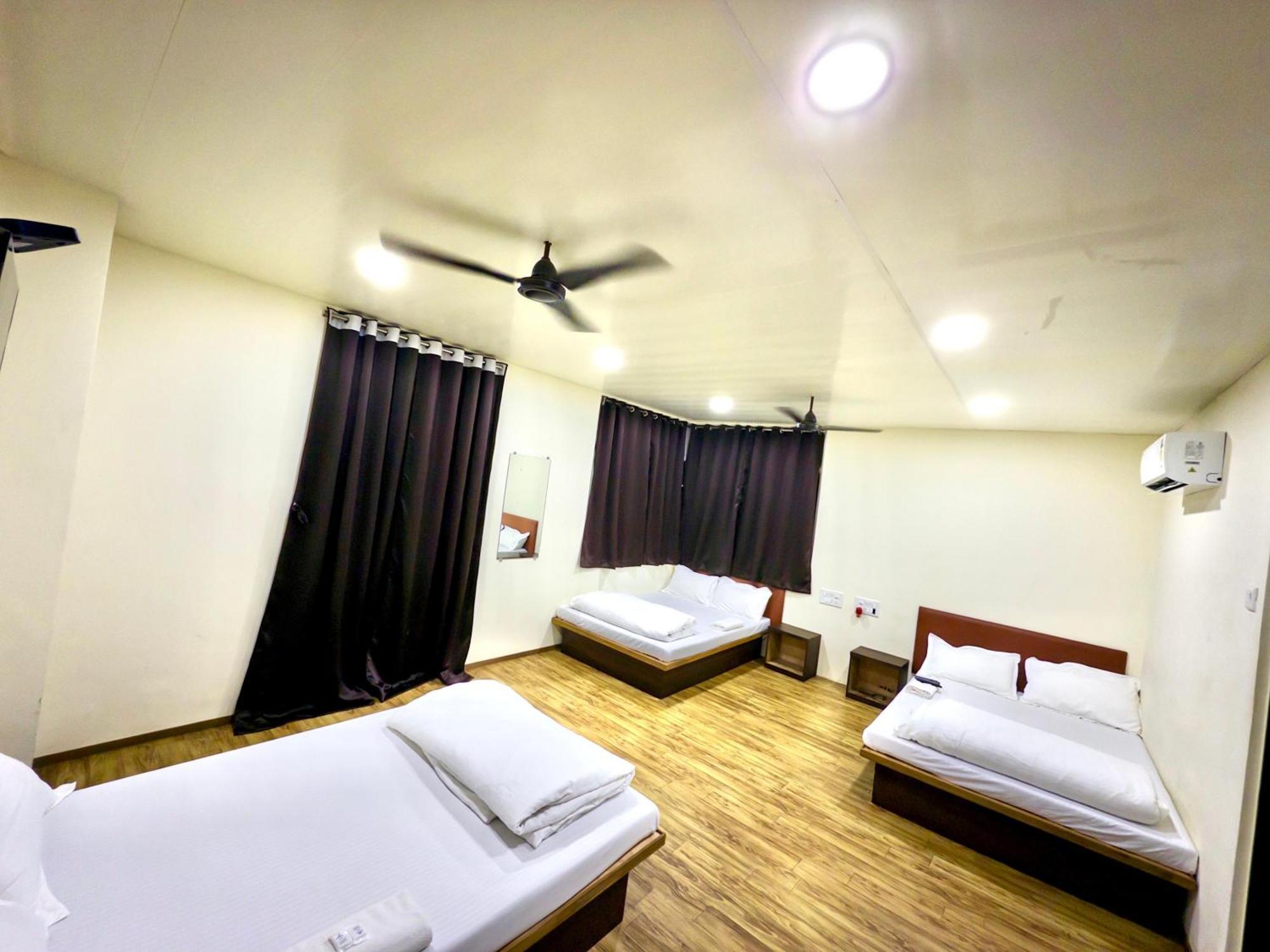 Hotel Marine Line Near Marine Drive & Cricket Stadium, South Mumbai — Photos 3